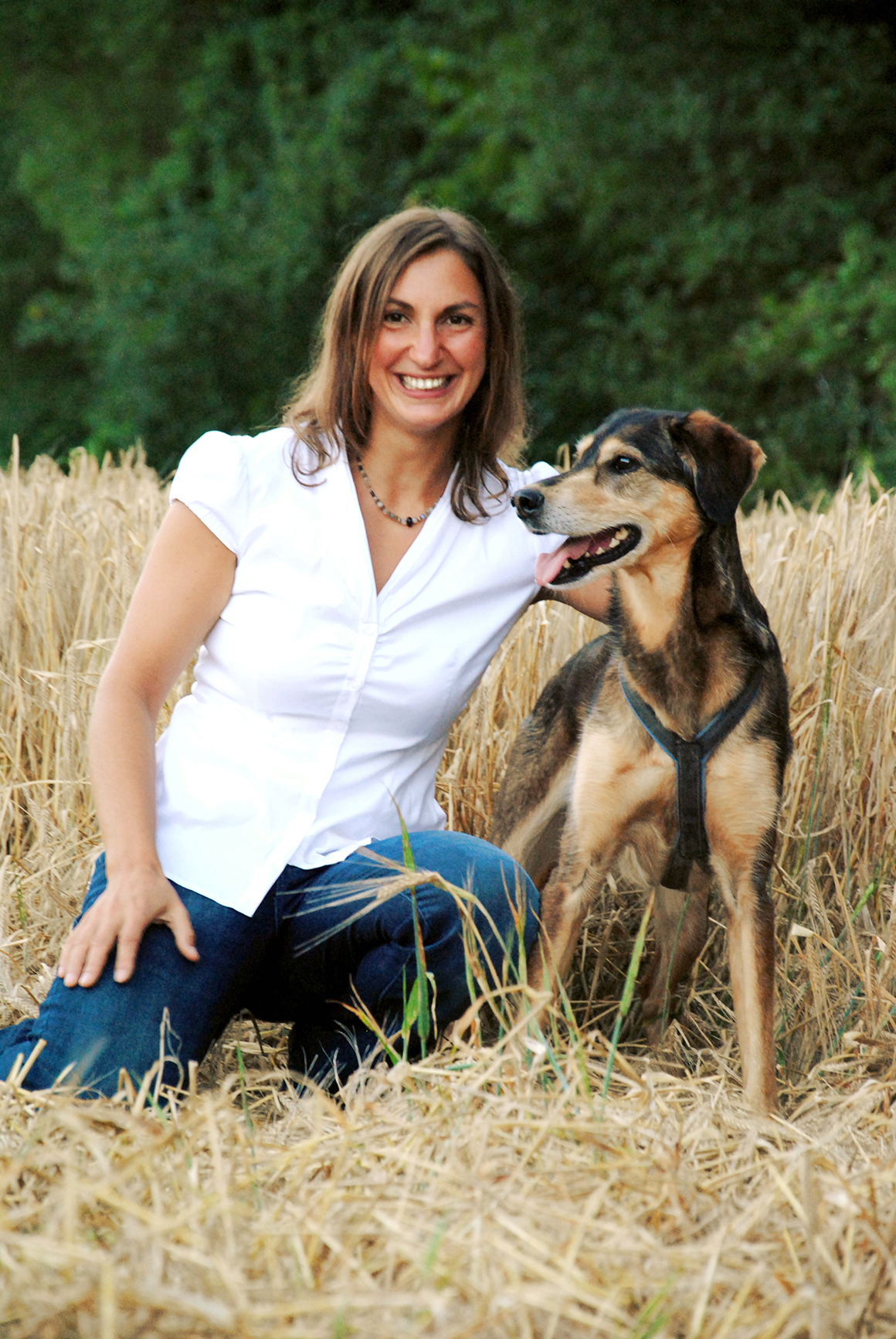 Dr. Carolin Ruoss mit ihrem Hund Kiara